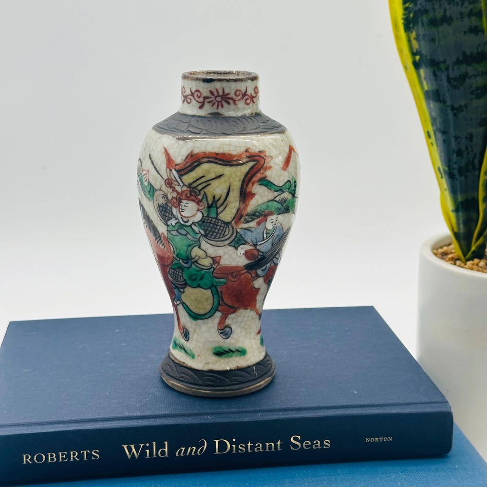 Vintage or Antique Chinese Nanking Crackle Glaze Vase Warrior Battle Scene 6.25"
